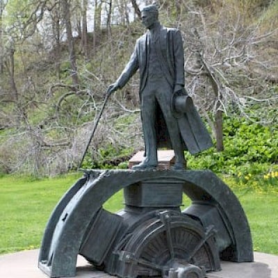 Tesla Niagara Statue